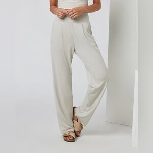 Vuori Lux at Ease Pant
